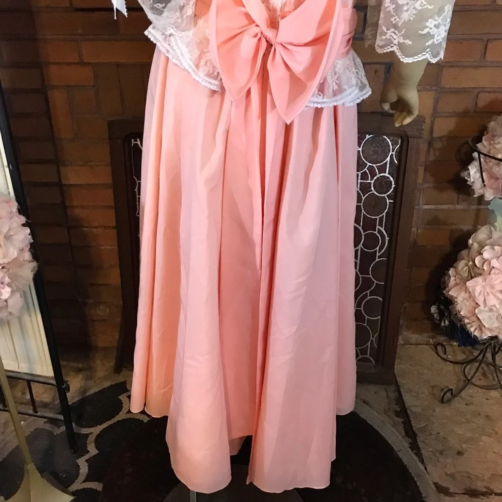 VINTAGE MID TO LATE 70'S PEACH OFF-THE-SHOULDER LACEY PARTY DRESS (M) - Picture 12 of 14